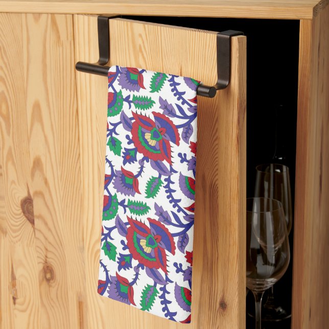 A seamless, symmetrical pattern featuring repeatin tea towel (Thirds Fold)