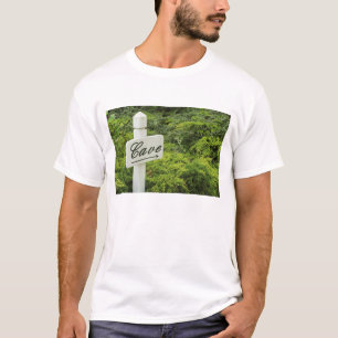 A sign pointing tho the wine cellar (Cave) in T-Shirt
