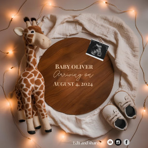 A simple giraffe pregnancy anouncement invitation
