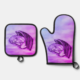 A sleeping Angel on the heavens clouds Oven Mitt & Pot Holder Set