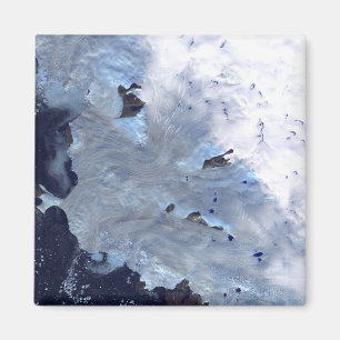 A small field of glaciers surrounds Baffin Bay Magnet