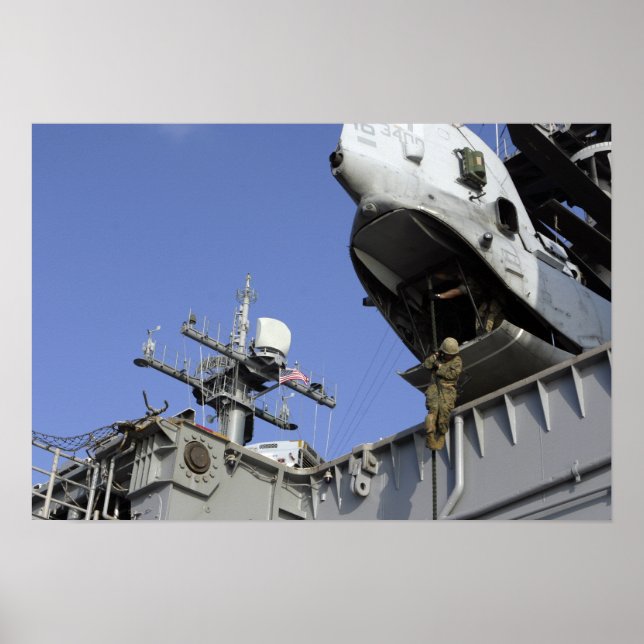 A soldier fast-ropes poster (Front)