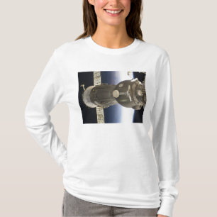 A Soyuz spacecraft backdropped by Earth T-Shirt
