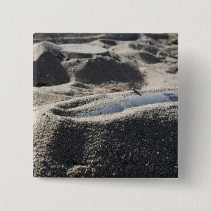 A static display of an ordnance shell 15 cm square badge