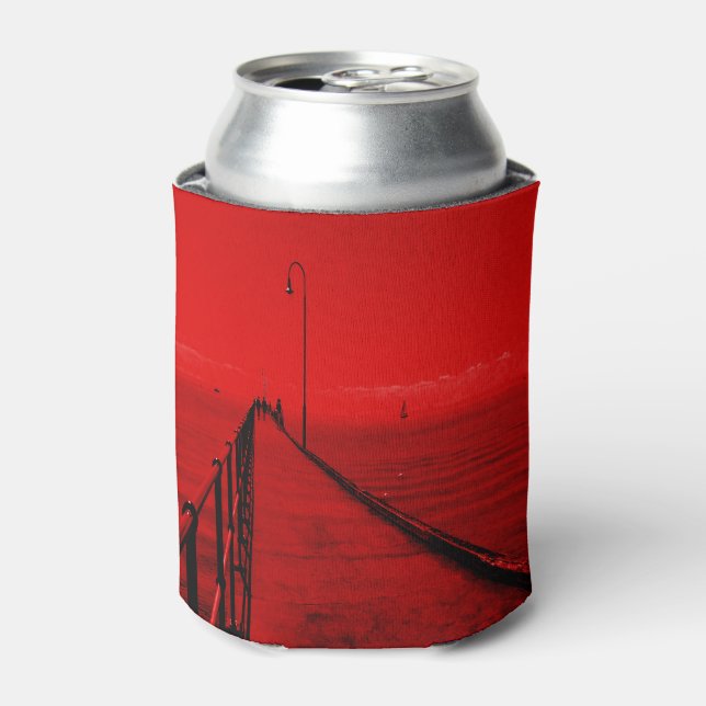 A stroll along the pier at the seaside  can cooler (Can Front)