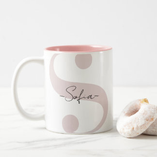 A two-tone coffee mug decorated with your name eng