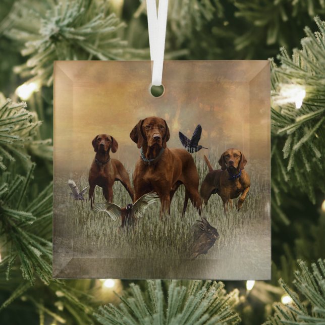 A versatile aristocrat in the Hungarian Vizsla Glass Tree Decoration (Insitu)