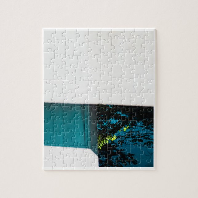 A view stuck to the wall jigsaw puzzle (Vertical)
