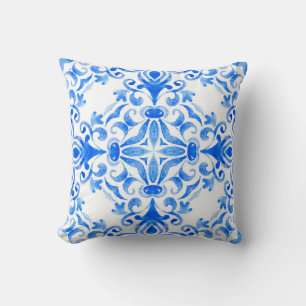 Abstract blue and white hand drawn tile seamless o cushion