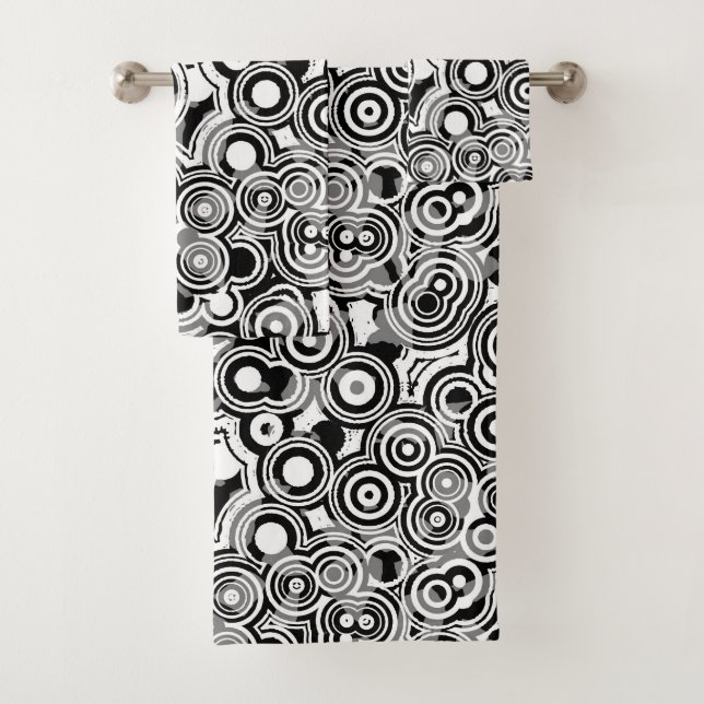 abstract circles bath towel set (Insitu)