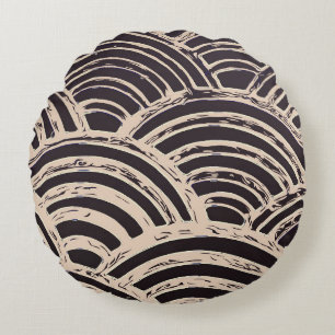 Abstract curvy pattern in black and cream round cushion