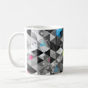 Abstract grunge triangles: seamless pattern. coffee mug