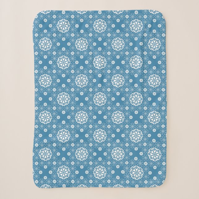 Abstract openwork floral pattern in light blue col sherpa blanket (Front)