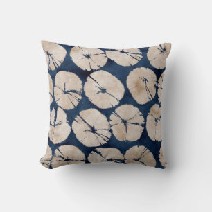 Abstract oriental floral motif. Seamless pattern.p Cushion