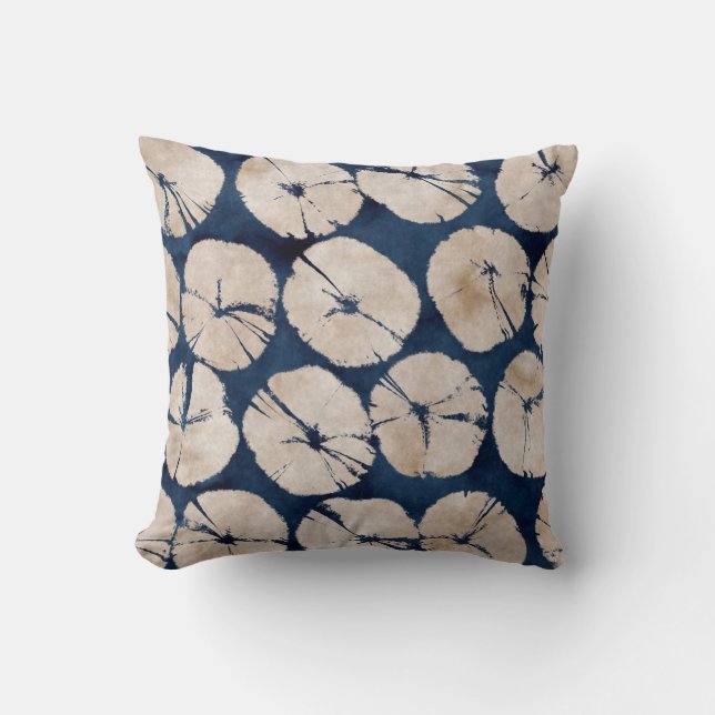 Abstract oriental floral motif. Seamless pattern.p Cushion (Front)