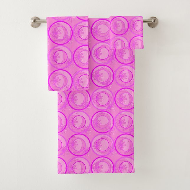Accent Circles Background Flowers Pink Bath Towel Set (Insitu)