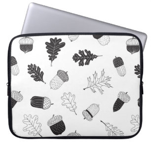 Acorns and leaves laptop sleeve