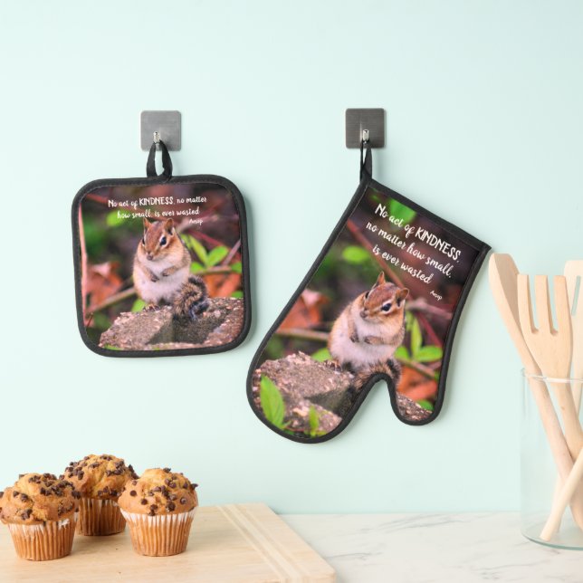 Acts Of Kindness Inspirational Quote Chipmunk  Oven Mitt & Pot Holder Set (Insitu(Hanging))