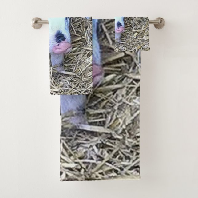 Adorable Piglet Bath Towel Set (Insitu)