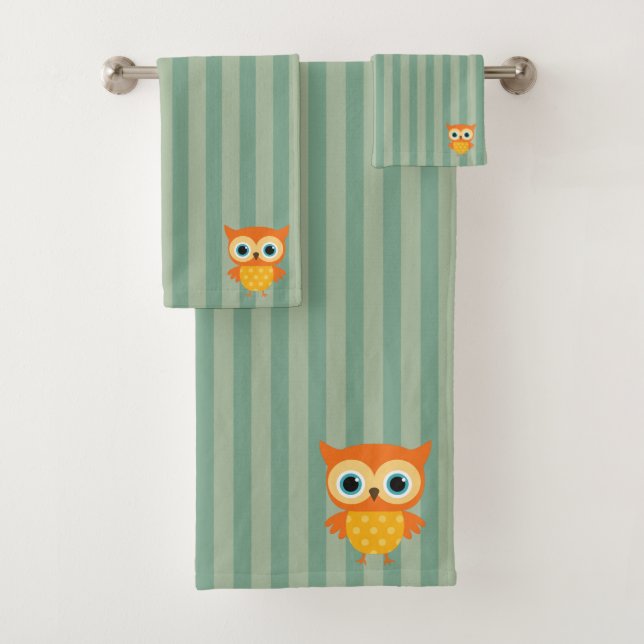 Adorable vintage yellow owl funny green lines cute bath towel set (Insitu)