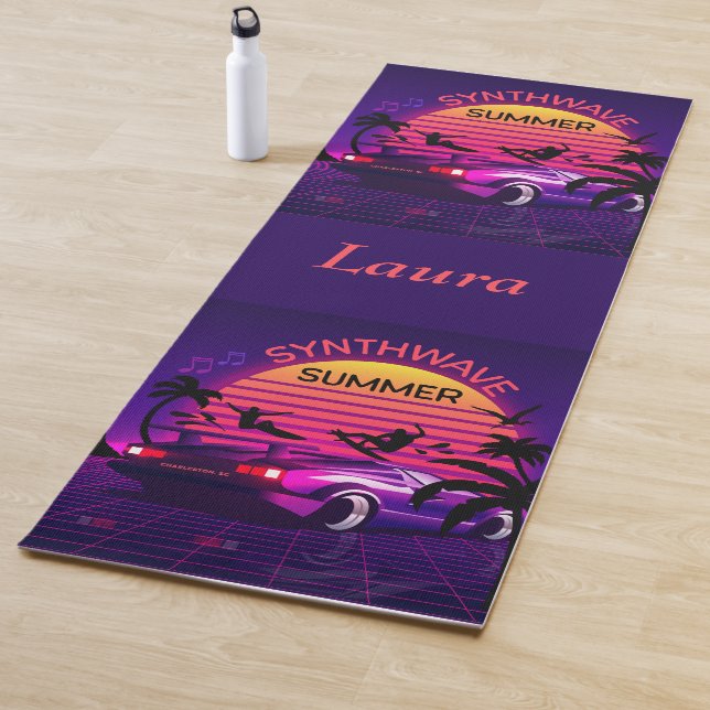 Adorables Synthwave/Vaporwave Retro 80s Yoga Mat (In Situ)