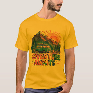 Adventure Awaits Maglietta Campeggio Montagna Furg T-Shirt