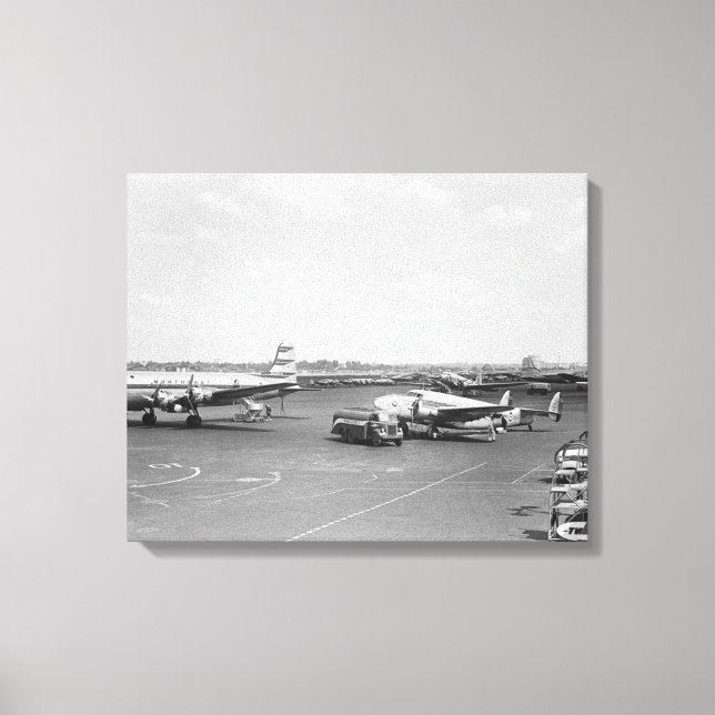Aeroplanes Canvas Print (Front)