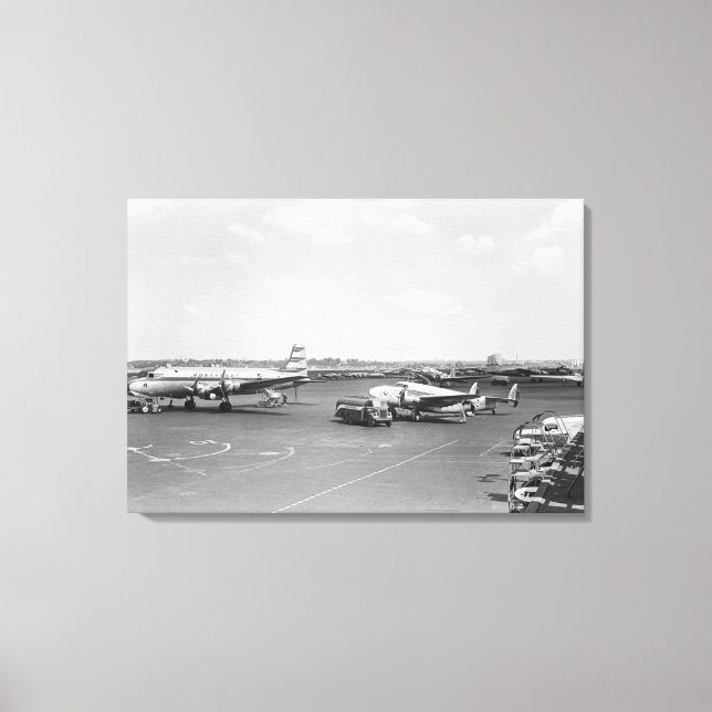 Aeroplanes Canvas Print (Front)