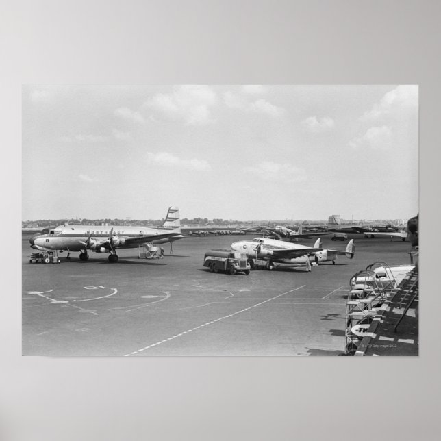 Aeroplanes Poster (Front)