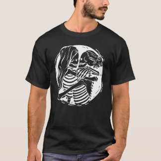 Aesthetic Skeleton Lesbian Couple kissing Pride Wo T-Shirt