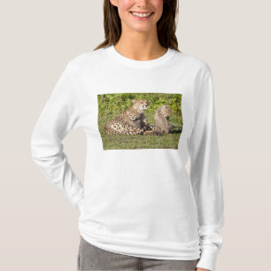 Africa. Tanzania. Cheetah mother and cubs 2 T-Shirt