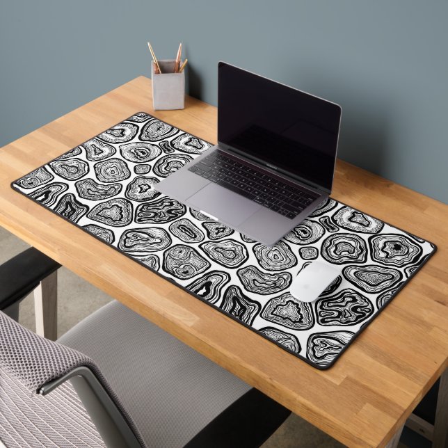 Agate slices in black and white desk mat (Office 2)