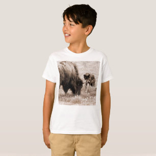 Agressive bison and black wolf T-Shirt
