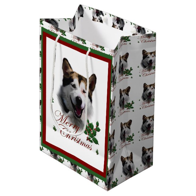 Alaskan Malamute Christmas Medium Gift Bag (Front Angled)