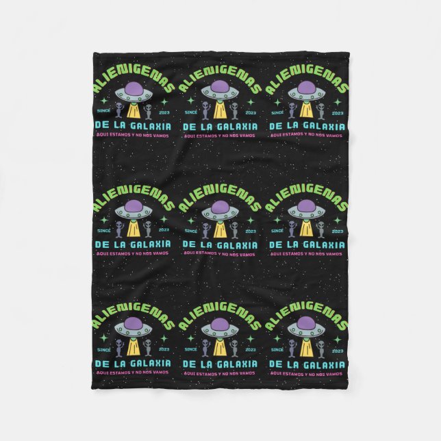 ALIEN  , AQUI ESTAMOS Y NO NOS VAMOS FLEECE BLANKET (Front)