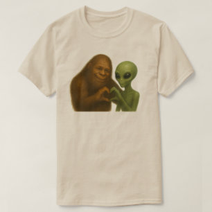 Alien & Bigfoot in Love Couples Cryptid Romance T-Shirt