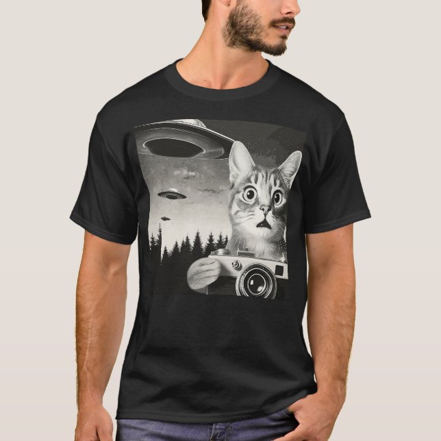 Alien Cat UFO Camera Graphic Alien Feline Photogra T-Shirt (Front)