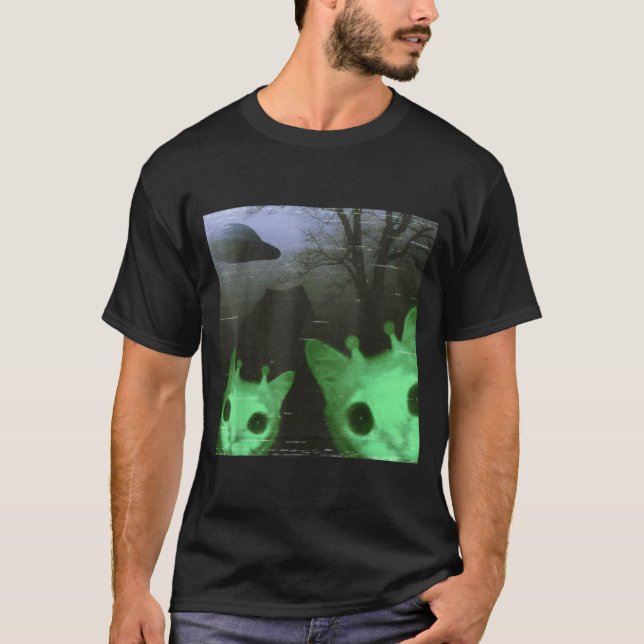 Alien Cats Ufo Funny Creepy Cat Meme For Men Women T-Shirt (Front)