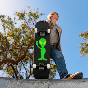 ALIEN LITTLE GREEN MAN SKATEBOARD