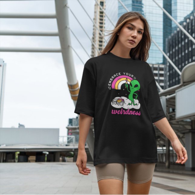 Alien Painting Rainbow   T-Shirt (Creator Uploaded)