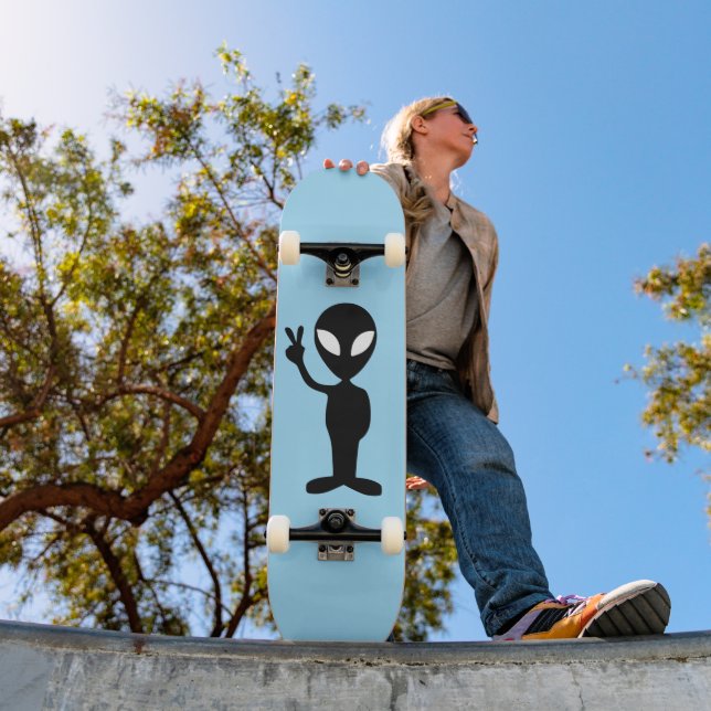 ALIEN PEACE Skateboard (Outdoor 1)