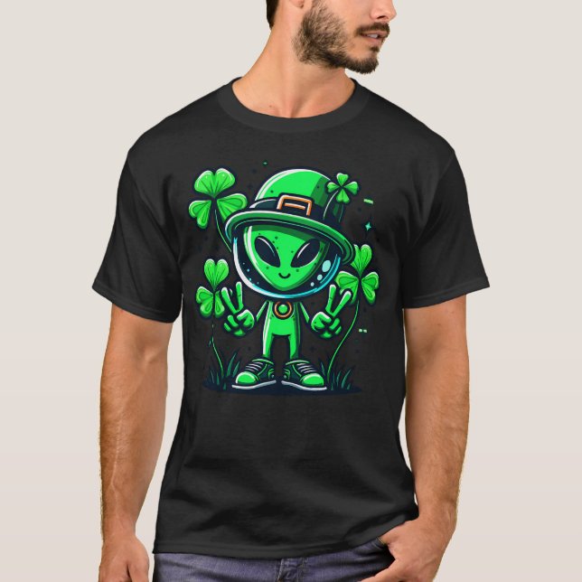 Alien St Patricks Day Shamrock Irish Holiday T-Shirt (Front)