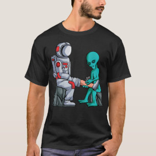 Alien Tattooist Astronaut Tattooing UFO Lover Tatt T-Shirt
