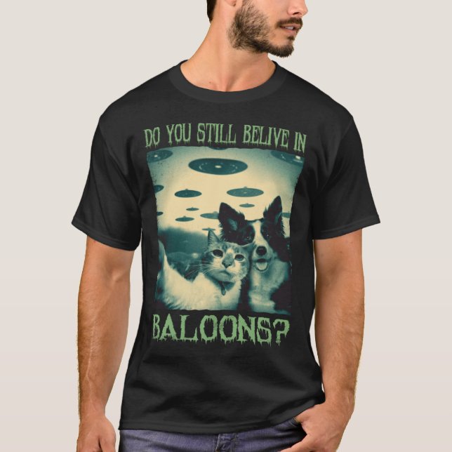 Alien UFO Hunter dog an cat uso selfie  alien T-Shirt (Front)