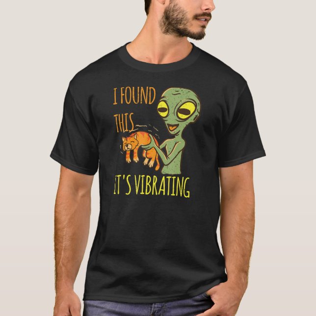 Alien With Cat Vibration Purr I Found This Vibrati T-Shirt (Front)