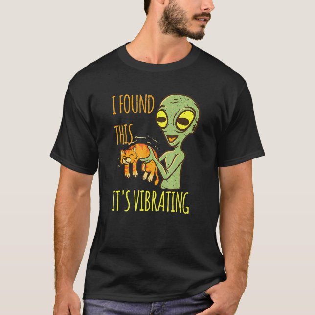 Alien With Cat Vibration Purr I Found This Vibrati T-Shirt (Front)