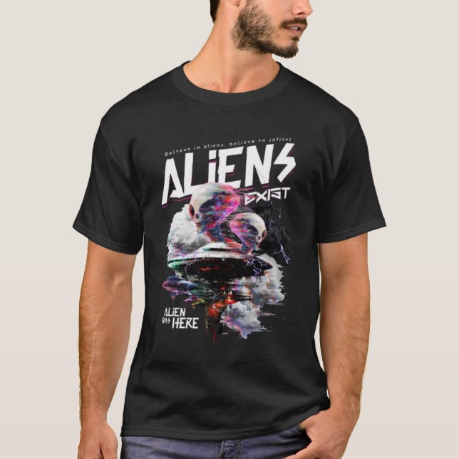Aliens exist T-Shirt (Front)