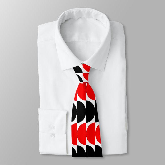 Alternating Crescents 02 - Red and Black Tie (Tied)