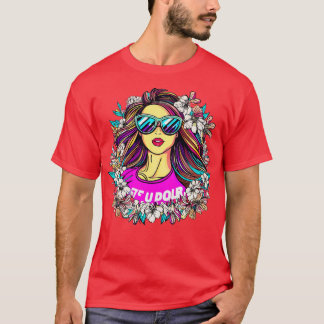 Amazingly beautiful streamer Mum T-Shirt