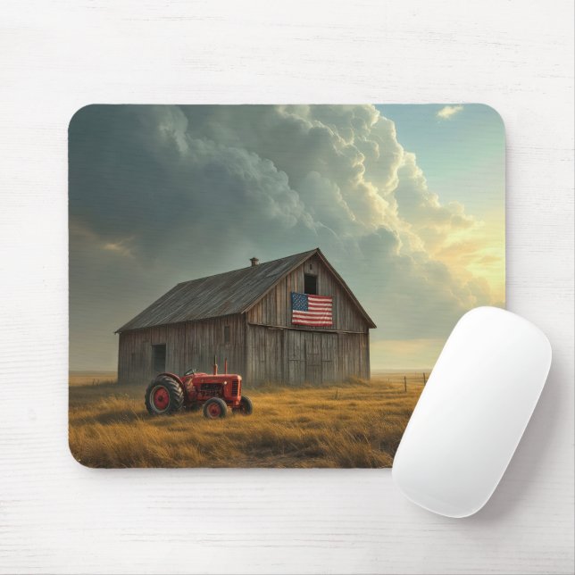 American Flag On a Farm Barn Mouse Mat (With Mouse)